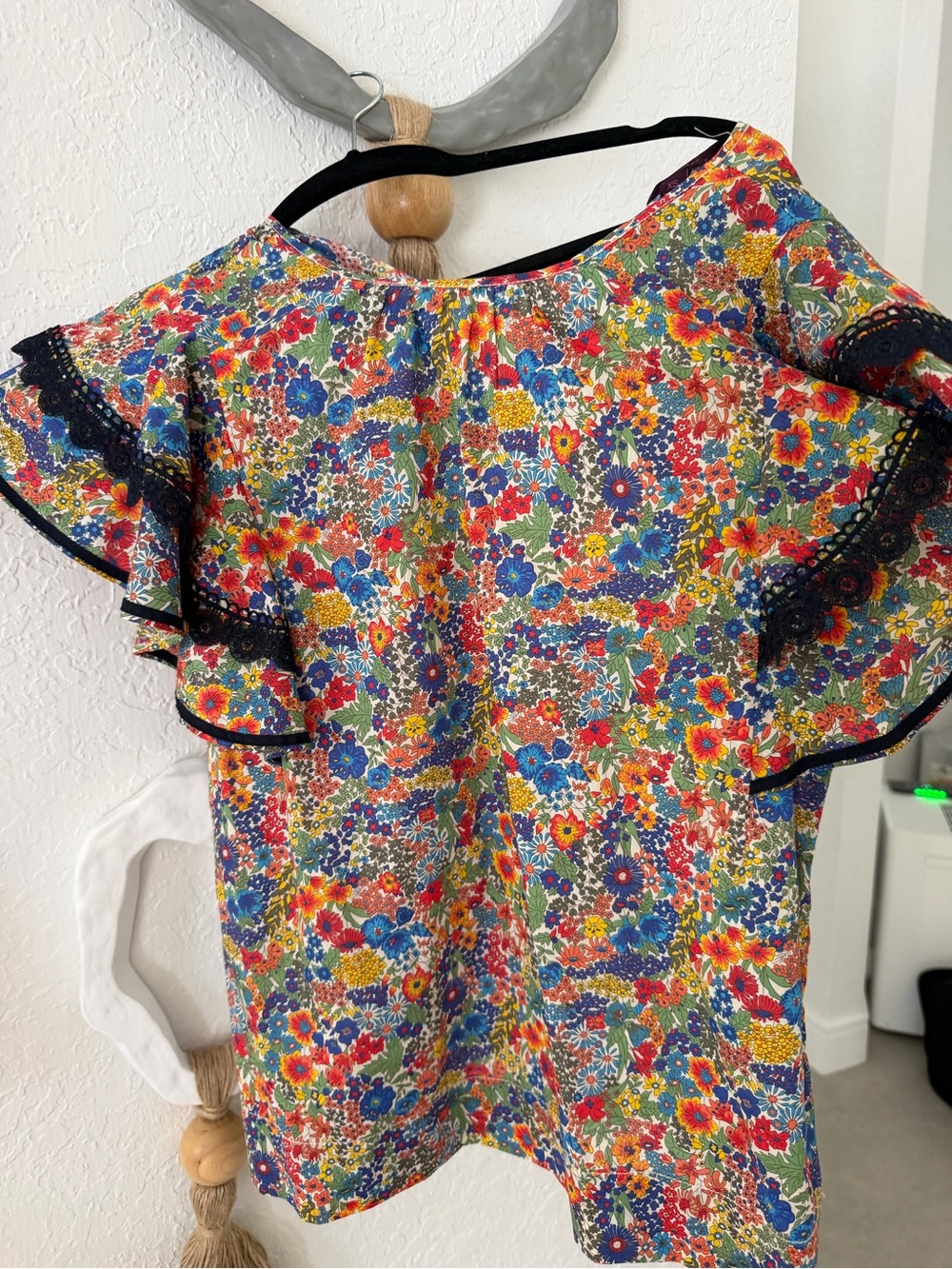 Multicolor Floral Ruffle top - Picture 2 of 9